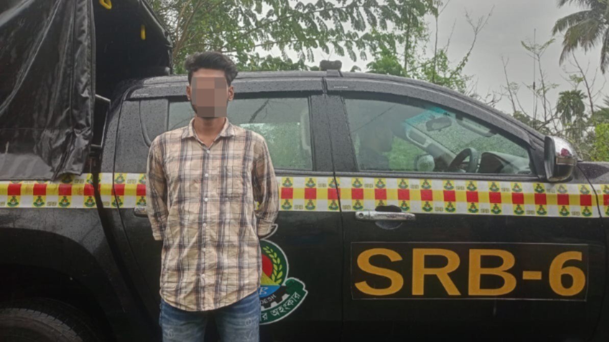 সাতক্ষীরায় কলেজছাত্র জাকারিয়া হত্যা মামলার পলাতক আসামি হুজাইফা গ্রেপ্তার